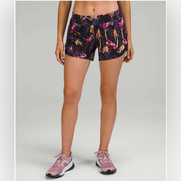 Lululemon Hotty Hot Low-Rise Lined Short 4" in Veiled Floral Black Multi - Picture 1 of 7